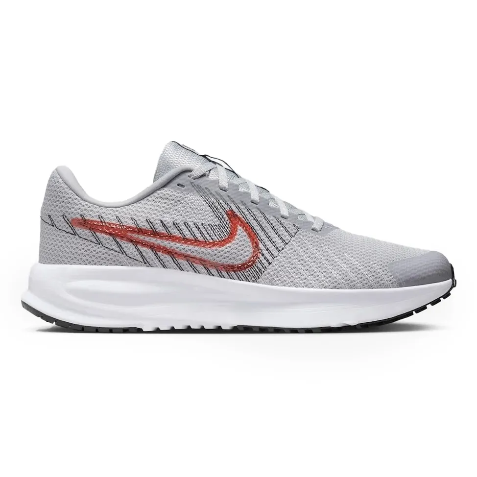Tênis Nike Run Defy HM9594-005 Masculino cinza com detalhes vermelhos visto de perfil